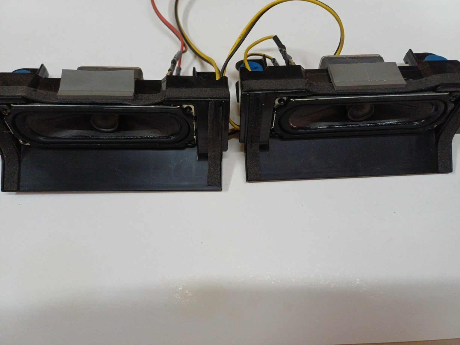 Altoparlanti originali Samsung completi di supporti