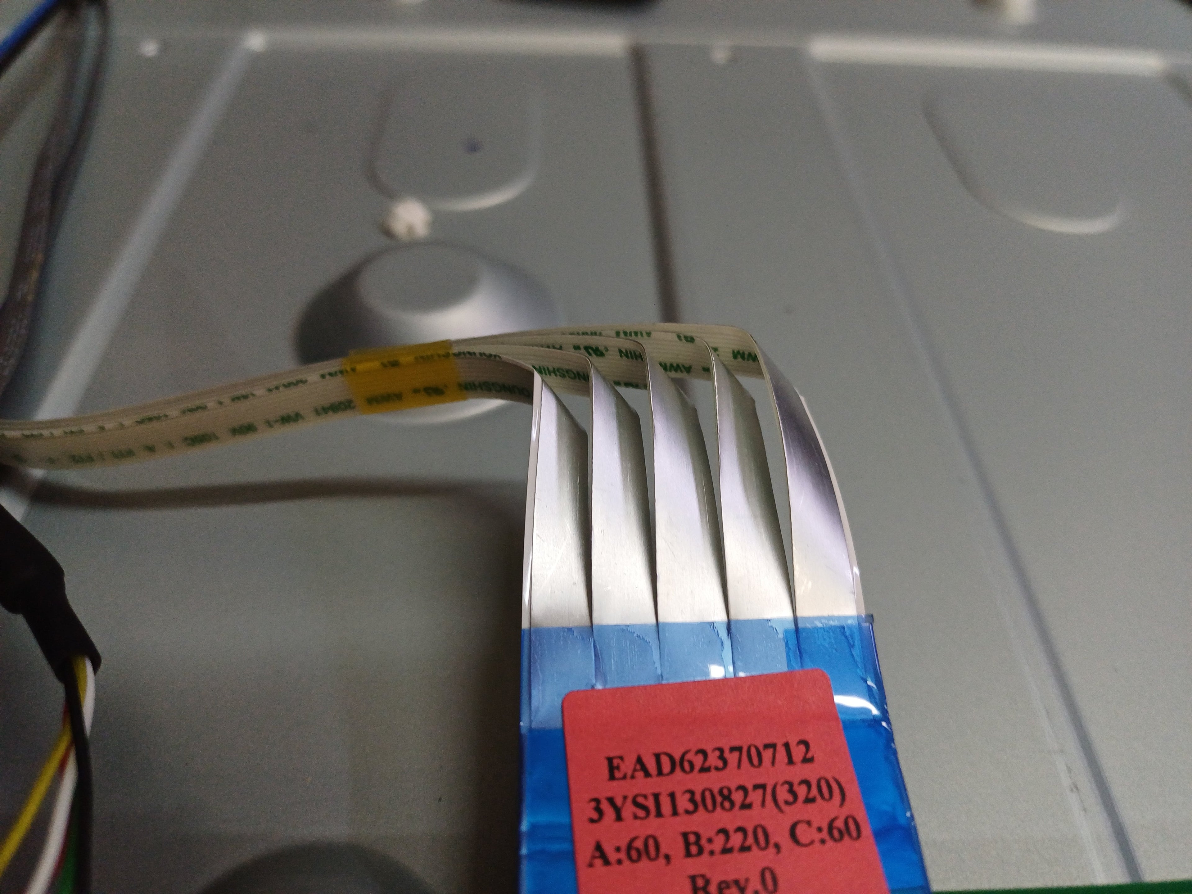 Cavi flat LVDS LG 42LA620S - set completo con etichetta T-Con EAD62370712