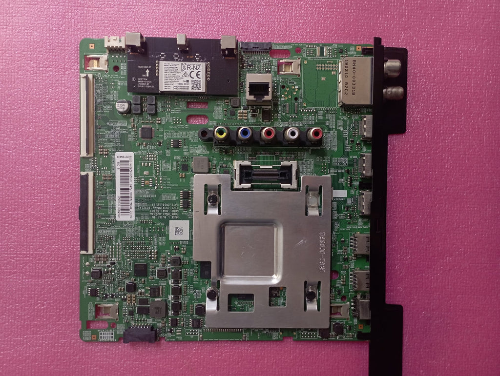 Mainboard Samsung UE65RU7170U codice BN94-14200C — vista frontale scheda testata