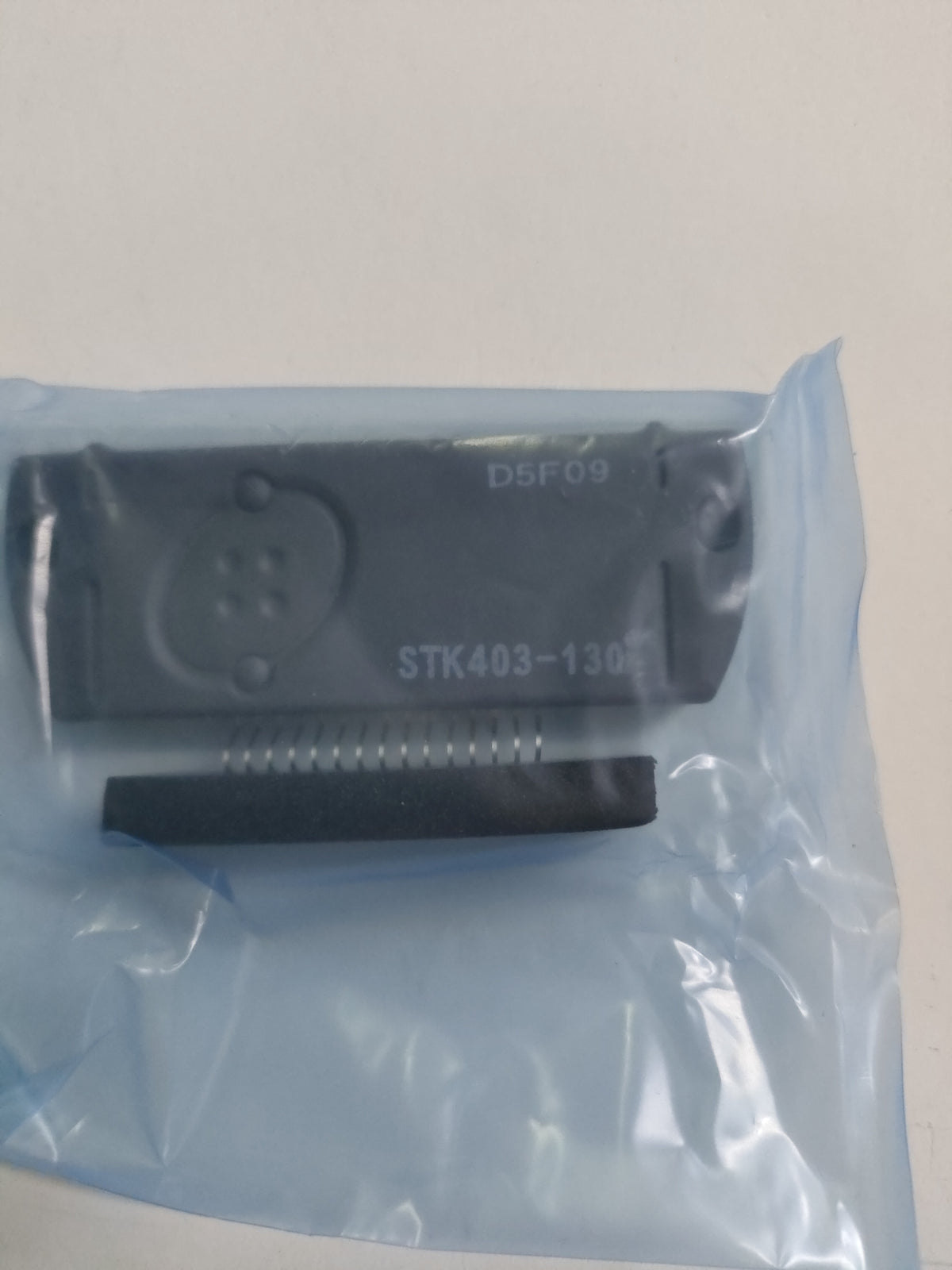 STK403-130 / 6-600-221-01 c.i. originale SONY  660022101