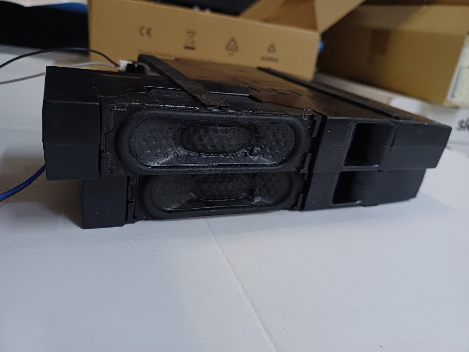 Altoparlanti LG 42LB650V vista frontale