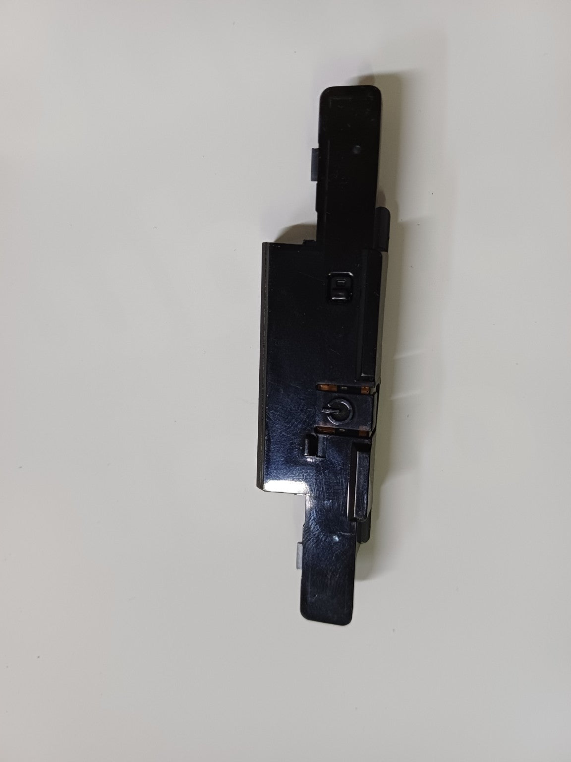 Pulsante accensione e comandi Samsung QE55Q70AAT